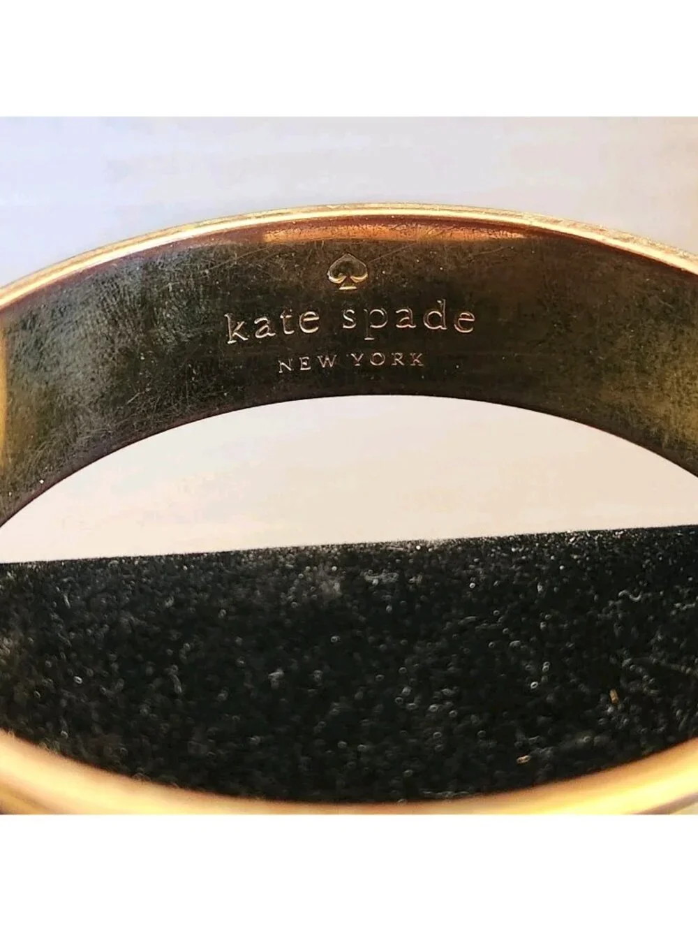 Kate Spade Take A Bow Gold Toned Bangle Bracelet With Spade READ - Picture 7 of 13